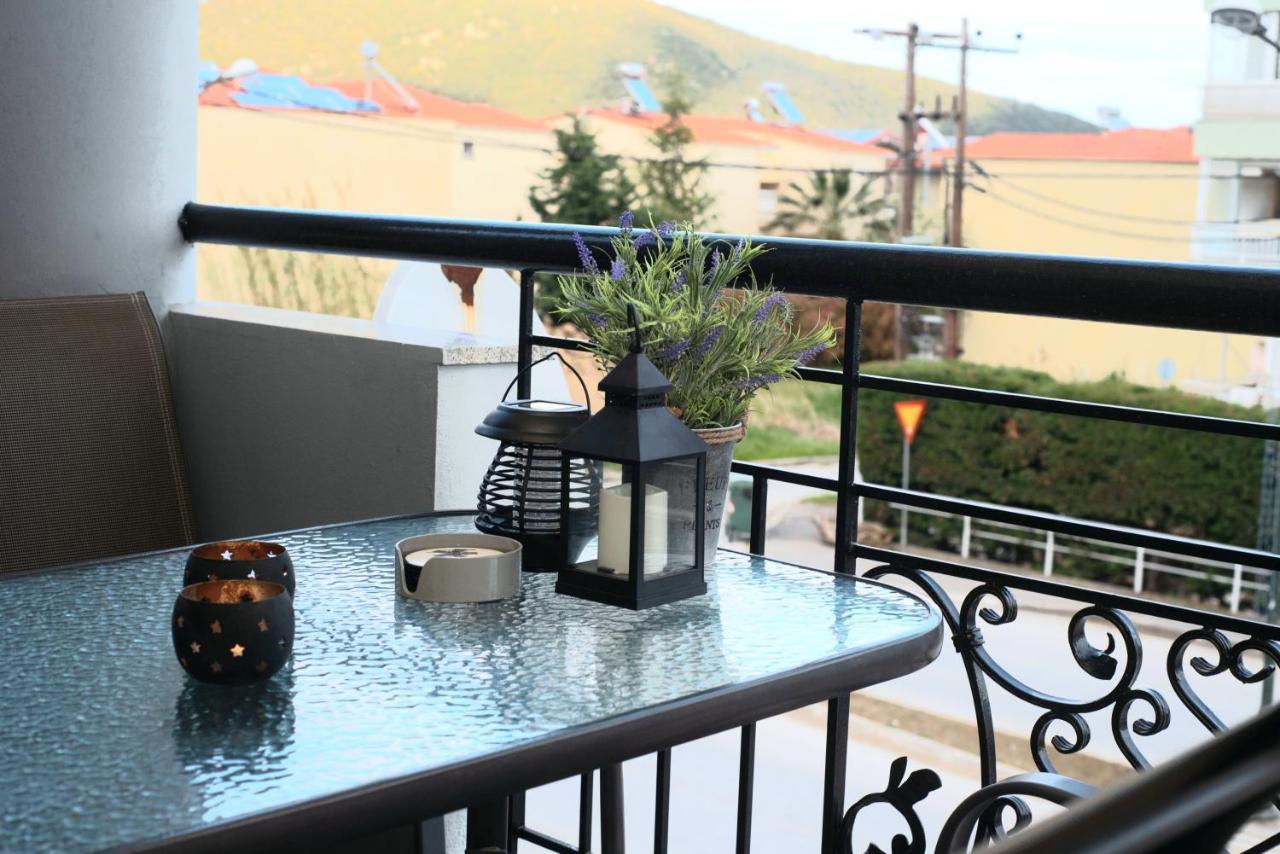 Néa Péramos Mistral Luxury Livingアパートホテル エクステリア 写真