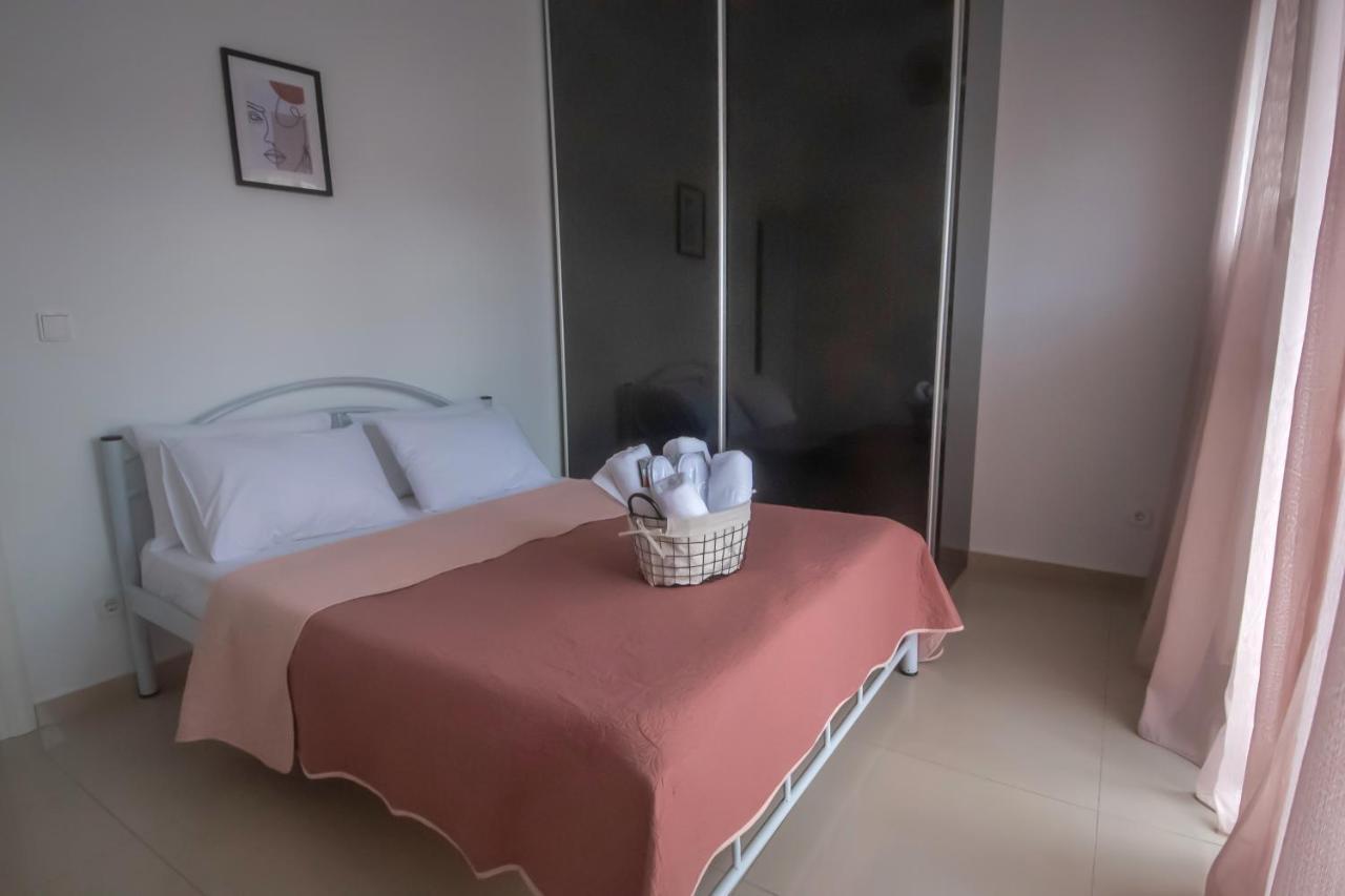 Néa Péramos Mistral Luxury Livingアパートホテル エクステリア 写真