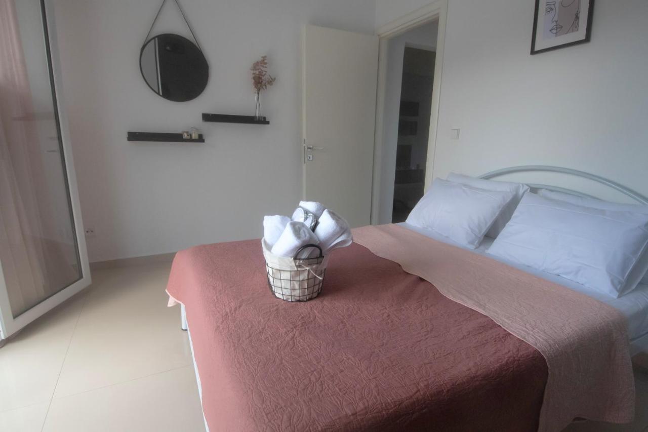 Néa Péramos Mistral Luxury Livingアパートホテル エクステリア 写真